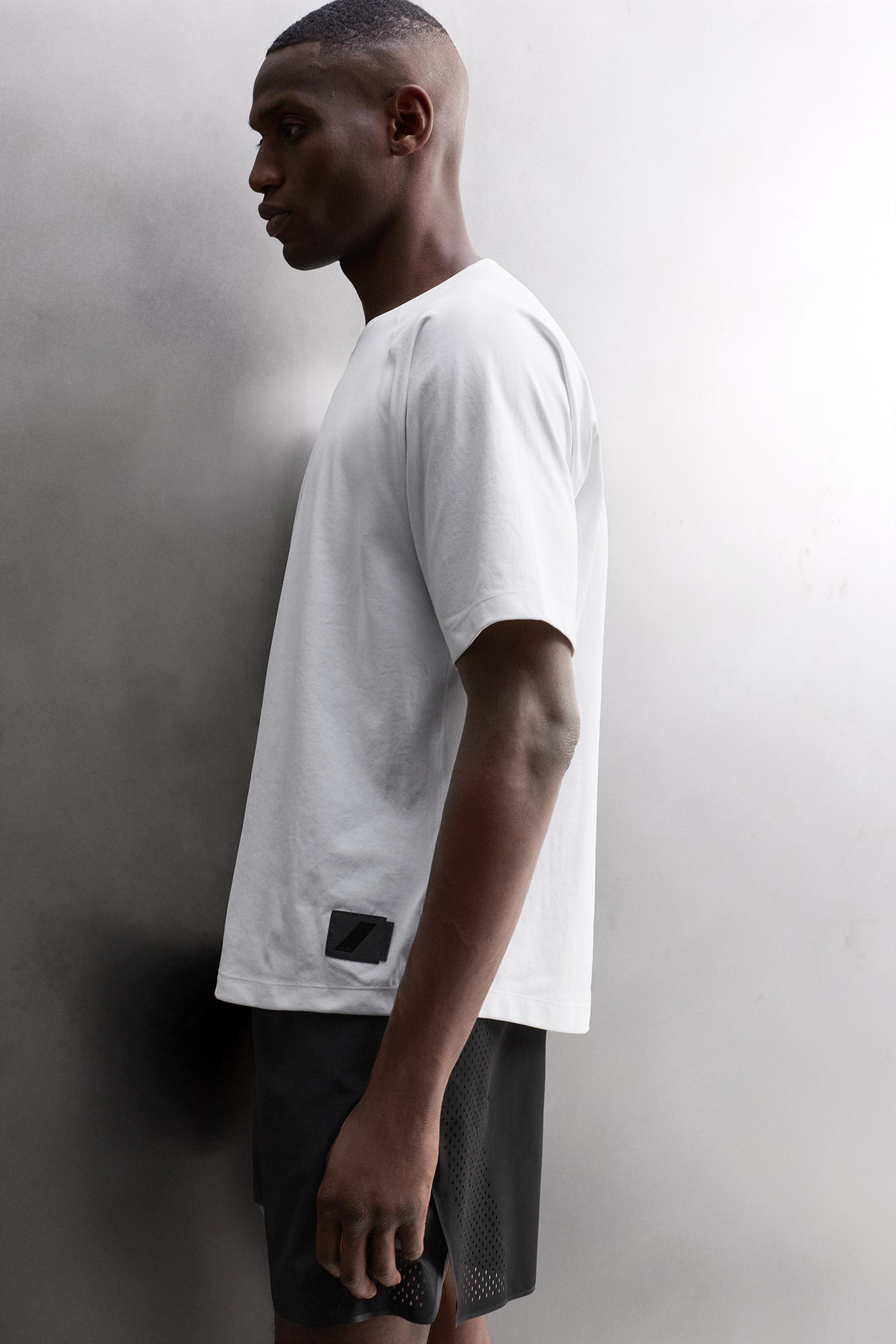 T-SHIRT TECHNIQUE À PIÈCE